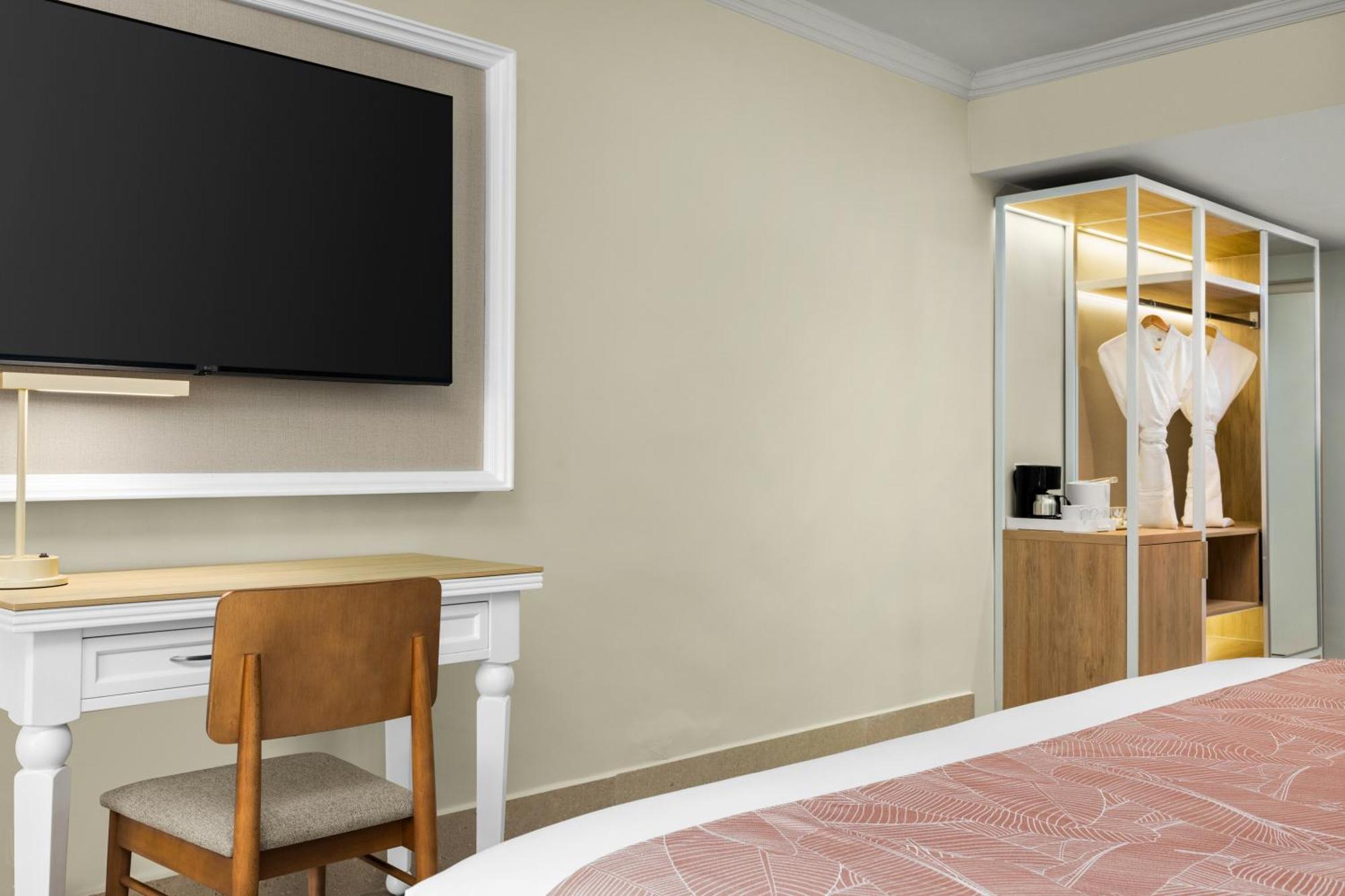 Wyndham Alltra Punta Cana All Inclusive Resort מראה חיצוני תמונה